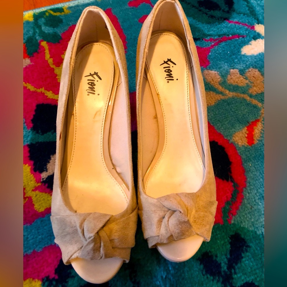 Tan/Cream Heels - Size 6 1/2
